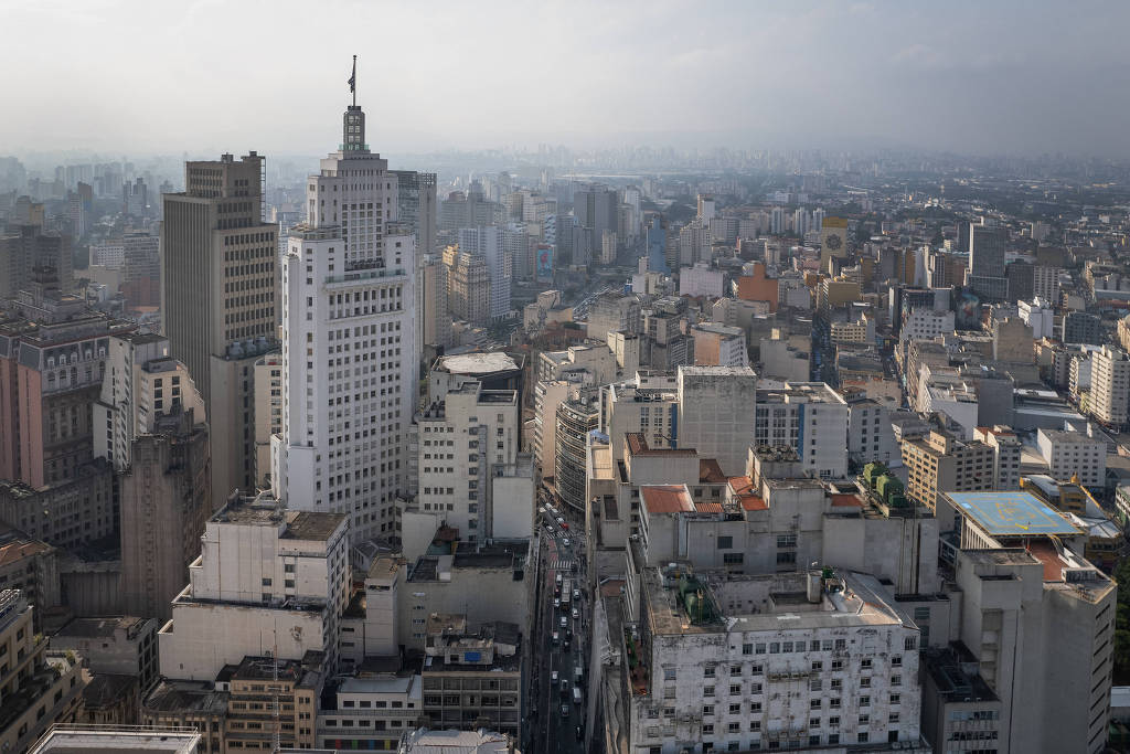 Imagem aérea da região central de São Paulo, com destaque para o edifício Altino Arantes; programa de requalificação do governo paulista prevê R$ 2,4 bilhões para o centro histórico da capital - Eduardo Knapp/Folhapress